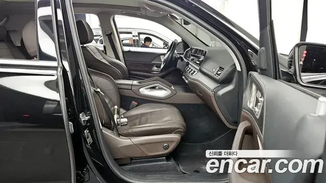 Mercedes-Benz GLE-Class 2023 — Photo 11/20