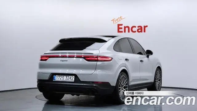 Porsche Cayenne 2022 — Photo 17/20