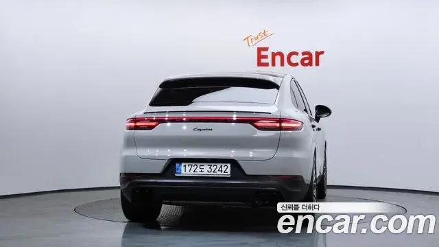 Porsche Cayenne 2022 — Photo 18/20