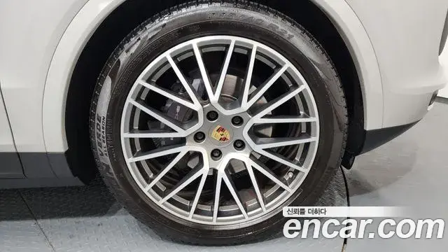 Porsche Cayenne 2022 — Photo 10/20