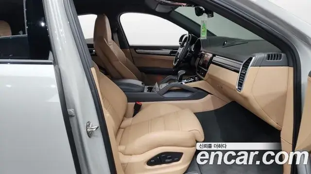Porsche Cayenne 2022 — Photo 14/20