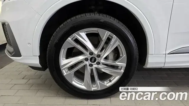 Audi Q7 2022 — Photo 1/20