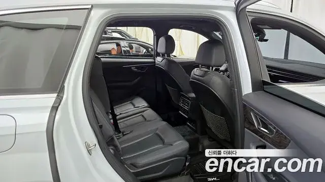 Audi Q7 2022 — Photo 19/20