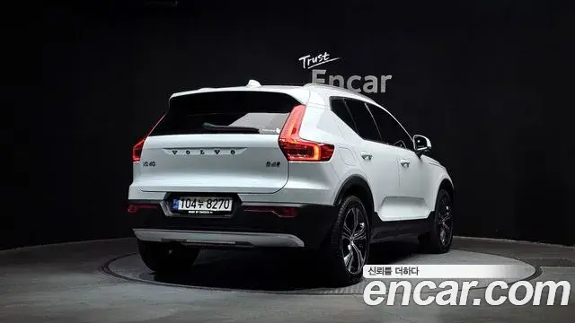 Volvo XC40 2020 — Şəkil 19/20