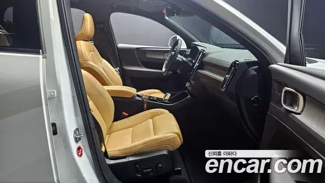 Volvo XC40 2020 — Şəkil 13/20