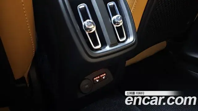 Volvo XC40 2020 — Şəkil 7/20