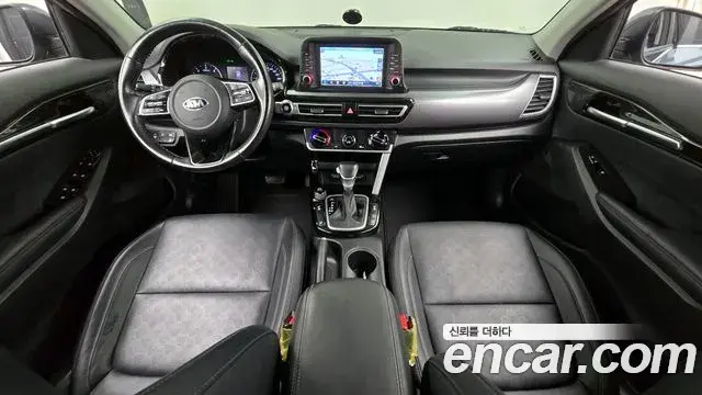 Kia Seltos 2020 — ფოტო 17/20