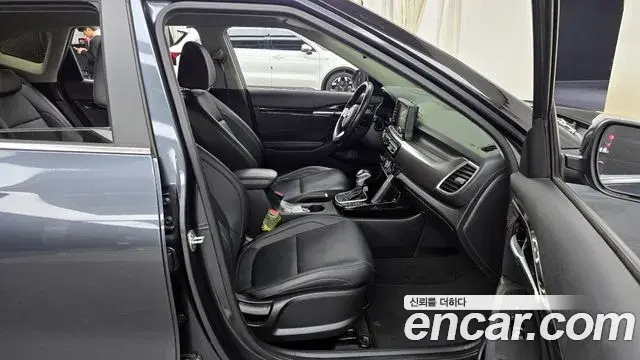 Kia Seltos 2020 — ფოტო 2/20