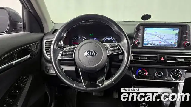 Kia Seltos 2020 — ფოტო 14/20