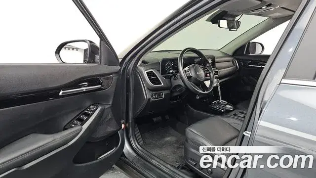Kia Seltos 2023 — Şəkil 19/20
