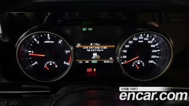 Kia Carnival 2022 — ფოტო 19/20
