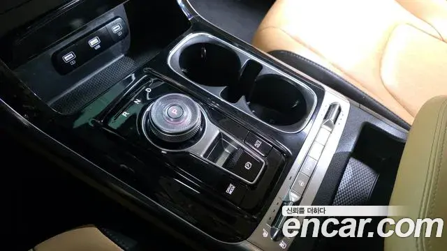 Kia Carnival 2022 — ფოტო 5/20