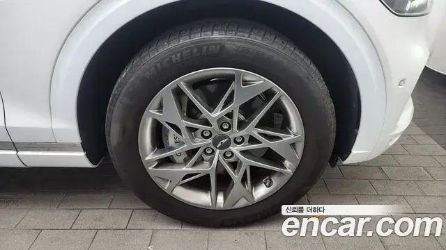 Genesis GV70 2023 — ფოტო 2/20