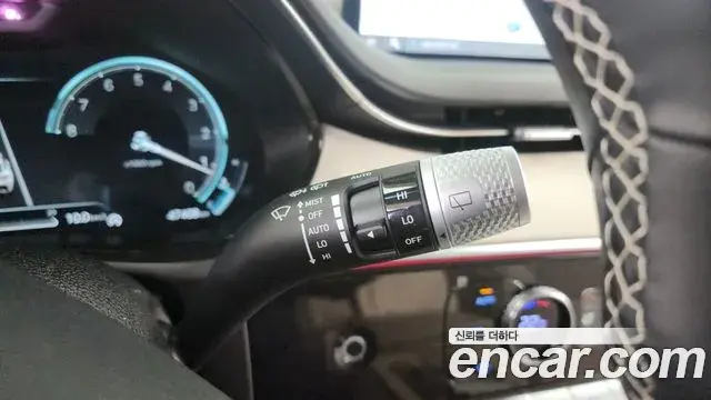 Genesis GV70 2023 — ფოტო 8/20