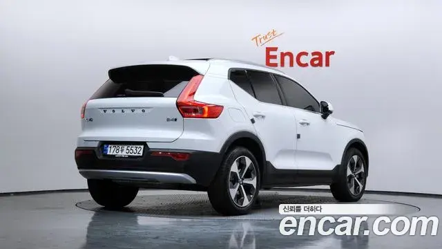 Volvo XC40 2023 — Şəkil 19/20