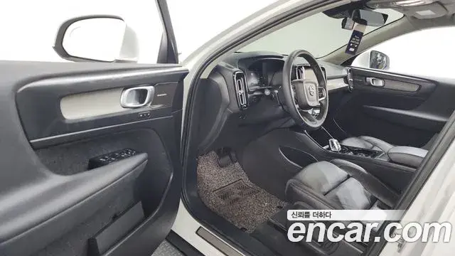 Volvo XC40 2023 — Şəkil 3/20