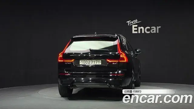 Volvo XC60 2021 — Фото 3/20