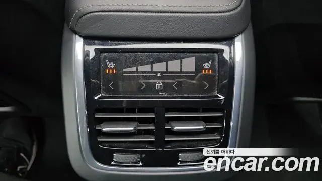 Volvo XC60 2021 — Фото 17/20