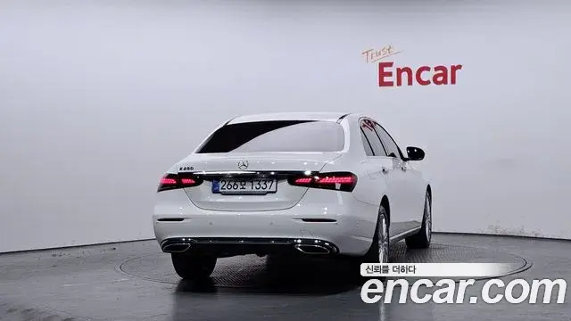 Mercedes-Benz E-Class 2023 — Фото 3/20