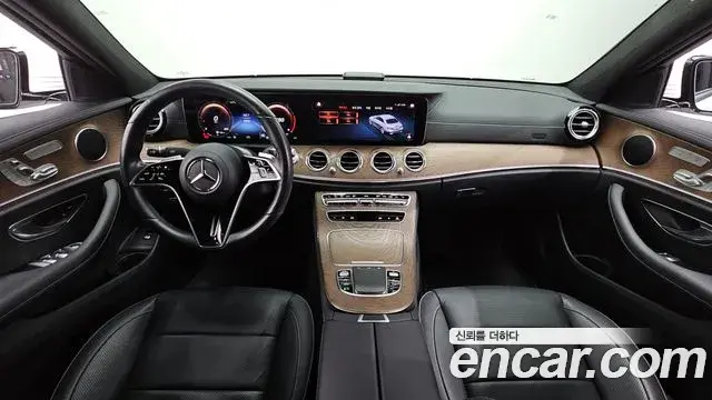 Mercedes-Benz E-Class 2023 — Фото 10/20