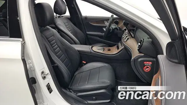 Mercedes-Benz E-Class 2023 — Фото 12/20