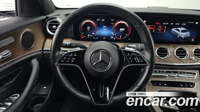 Mercedes-Benz E-Class 2023 — Фото 13/20