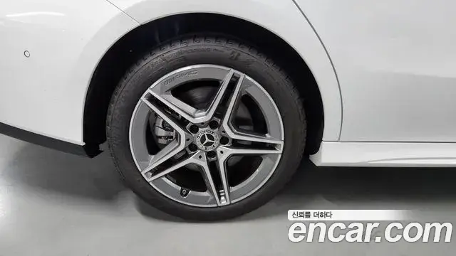 Mercedes-Benz CLA-Class 2025 — Photo 14/20