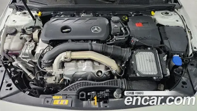 Mercedes-Benz CLA-Class 2025 — Photo 9/20