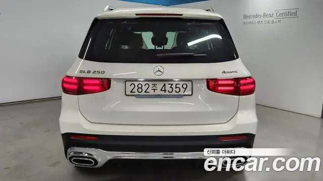Mercedes-Benz GLB-Class 2025 — ფოტო 11/18