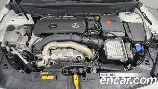 Mercedes-Benz GLB-Class 2025 — ფოტო 12/18
