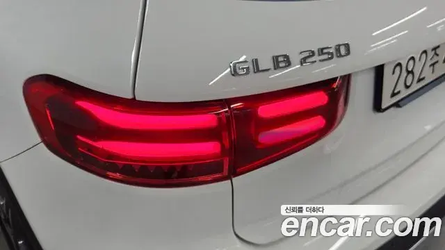 Mercedes-Benz GLB-Class 2025 — ფოტო 3/18
