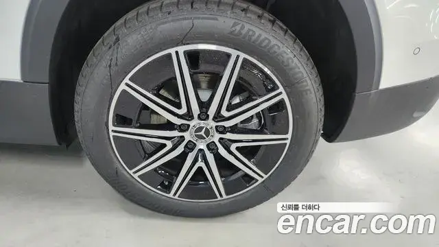 Mercedes-Benz EQB 2025 — Photo 11/19