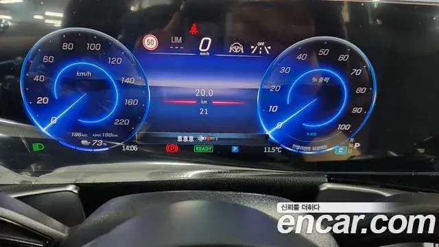 Mercedes-Benz EQB 2025 — Photo 10/19