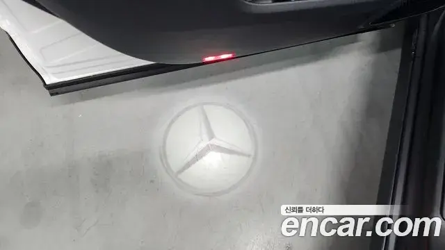 Mercedes-Benz EQB 2025 — Photo 4/19