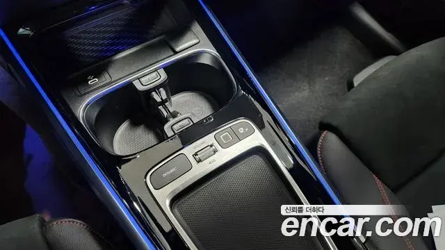 Mercedes-Benz EQB 2025 — Photo 18/19