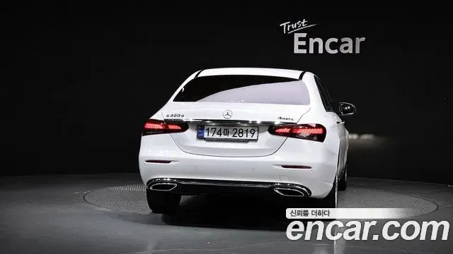 Mercedes-Benz E-Class 2022 — Фото 3/20