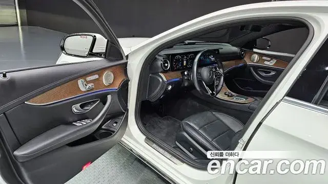 Mercedes-Benz E-Class 2022 — Фото 10/20