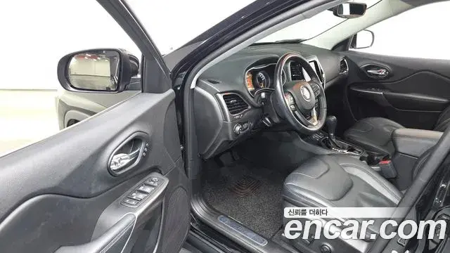 Jeep Cherokee 2021 — Photo 3/20