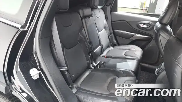 Jeep Cherokee 2021 — Photo 11/20