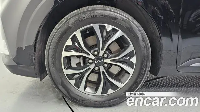 Kia Carnival 2022 — ფოტო 18/20