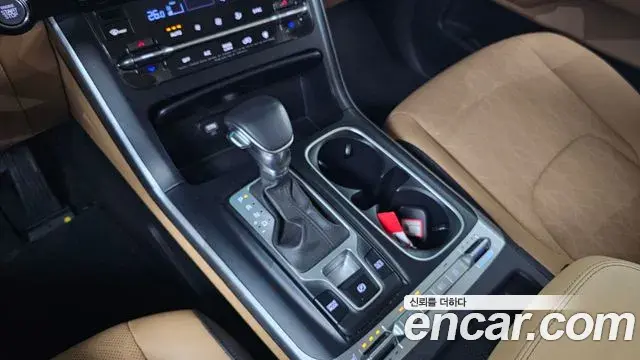 Kia Carnival 2022 — ფოტო 8/20