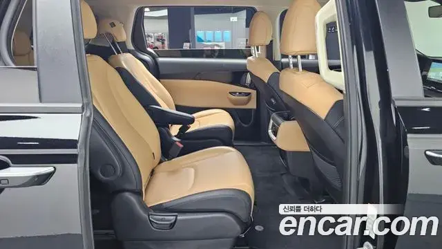 Kia Carnival 2022 — ფოტო 2/20