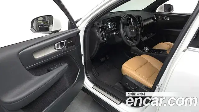 Volvo XC40 2020 — Şəkil 6/20