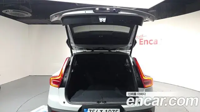 Volvo XC40 2020 — Şəkil 8/20