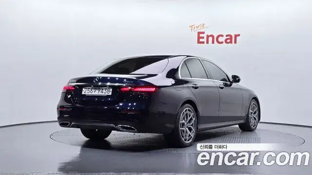 Mercedes-Benz E-Class 2020 — Photo 9/20