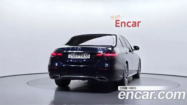 Mercedes-Benz E-Class 2020 — Photo 6/20