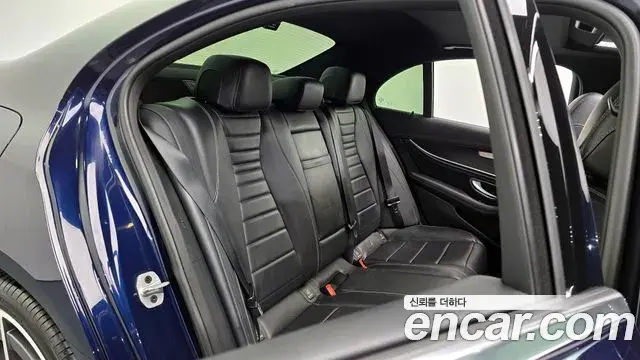 Mercedes-Benz E-Class 2020 — Photo 5/20