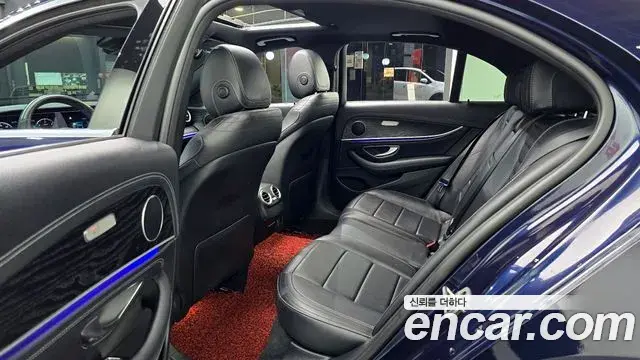Mercedes-Benz E-Class 2020 — Photo 13/20