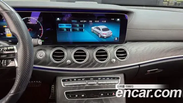 Mercedes-Benz E-Class 2020 — Photo 14/20