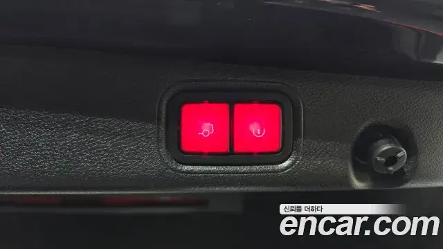 Mercedes-Benz E-Class 2020 — Photo 12/20